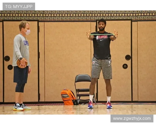 快船训练氛围轻松愉快全员笑容满面小卡频频亮相